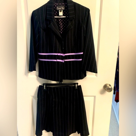 Women’s Skirt Suit size 10 in Black and Purple stripes. - Picture 1 of 3